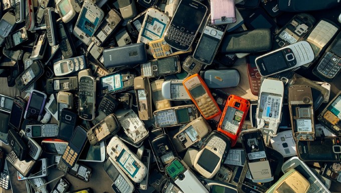 mobilné telefóny ako príklad elektroodpadu
